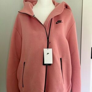 Nike Women's Sportswear Tech Fleece